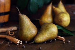 Quatre-épices pears