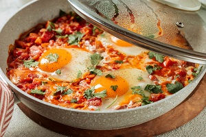 Uova (eggs in Italian)
