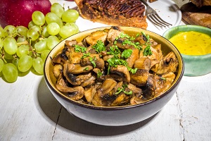 Xacuti mushrooms (a variation of the Goan curry made with mushrooms instead of meat)