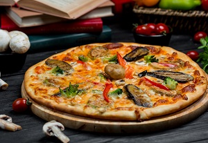 Xouba pizza (pizza topped with the small fish, similar to anchovy pizza)