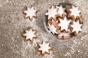 Zimtsterne (German cinnamon stars cookies)